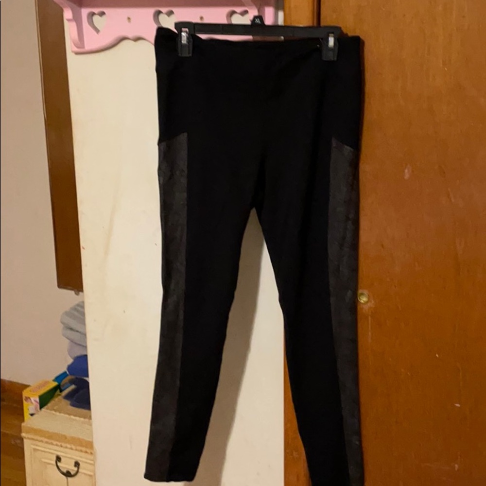 Black leggings with a side story